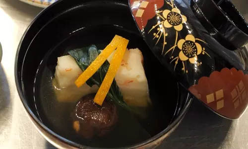 Kyoto में विदेशी जापानी खाना बनाने वाले शेफ़ को सर्टिफ़ाई करने के लिए कुकिंग टेस्ट होगा Kyoto में विदेशी जापानी खाना बनाने वाले शेफ़ को सर्टिफ़ाई करने के लिए कुकिंग टेस्ट होगा