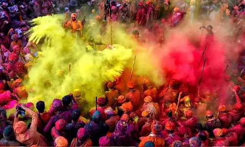 भले ही कोई Rajya Sabha नहीं है, फिर भी शहर के लोग राजा के आदेशों का पालन करते