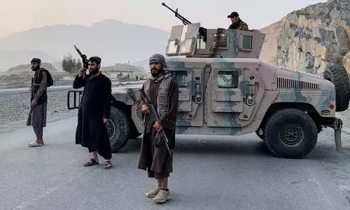 पाकिस्तान बॉर्डर पर झड़पें तेज़ होने से Taliban nnnnने माहौल गरमा दिया पाकिस्तान बॉर्डर पर झड़पें तेज़ होने से Taliban nnnnने माहौल गरमा दिया