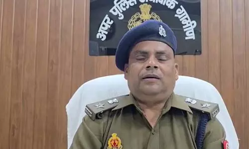 Mathura में ब्रज होली रंगोत्सव: 44 लाख भक्तों ने किया दर्शन और परिक्रमा Mathura में ब्रज होली रंगोत्सव: 44 लाख भक्तों ने किया दर्शन और परिक्रमा