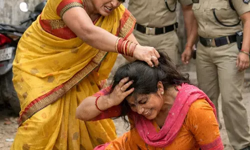 पुलिस आरक्षक की पत्नी ने महिला पर किया हमला