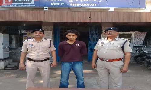 होली पर सुपेला पुलिस की कार्रवाई, हथियार लहराने वाला युवक गिरफ्तार होली पर सुपेला पुलिस की कार्रवाई, हथियार लहराने वाला युवक गिरफ्तार
