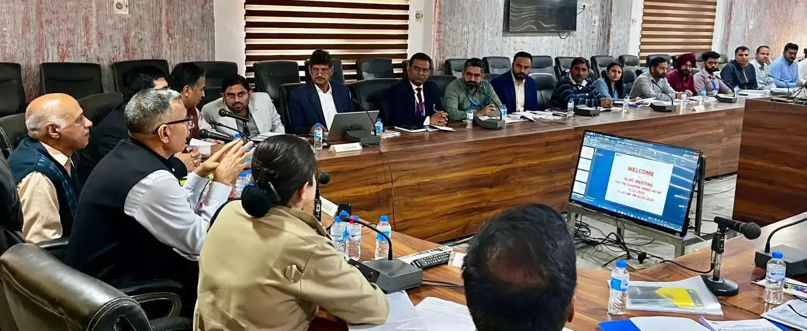 Kathua: DLRC की समीक्षा बैठक, कमजोर प्रदर्शन वाले बैंकों को चेतावनी Kathua: DLRC की समीक्षा बैठक, कमजोर प्रदर्शन वाले बैंकों को चेतावनी