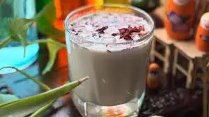 Thandai Drink Recipe: होली के मौके पर घर पर इस तरह बनाएं ठंडाई Thandai Drink Recipe: होली के मौके पर घर पर इस तरह बनाएं ठंडाई