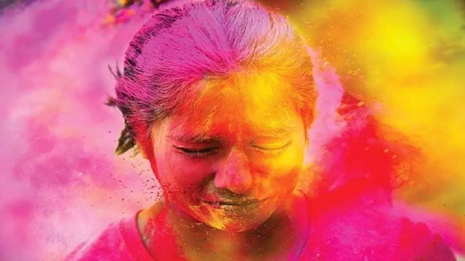 मना करने वालों पर ना लगाए गुलाल, नहीं तो सीधे होंगे सलाखों पर मना करने वालों पर ना लगाए गुलाल, नहीं तो सीधे होंगे सलाखों पर