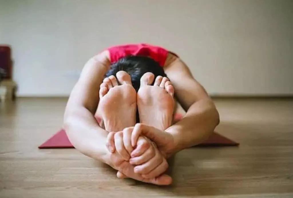Yoga Tips: थायरॉइड की समस्या से हैं परेशान , तो इन योग आसनों का रेगुलर करें अभ्यास Yoga Tips: थायरॉइड की समस्या से हैं परेशान , तो इन योग आसनों का रेगुलर करें अभ्यास