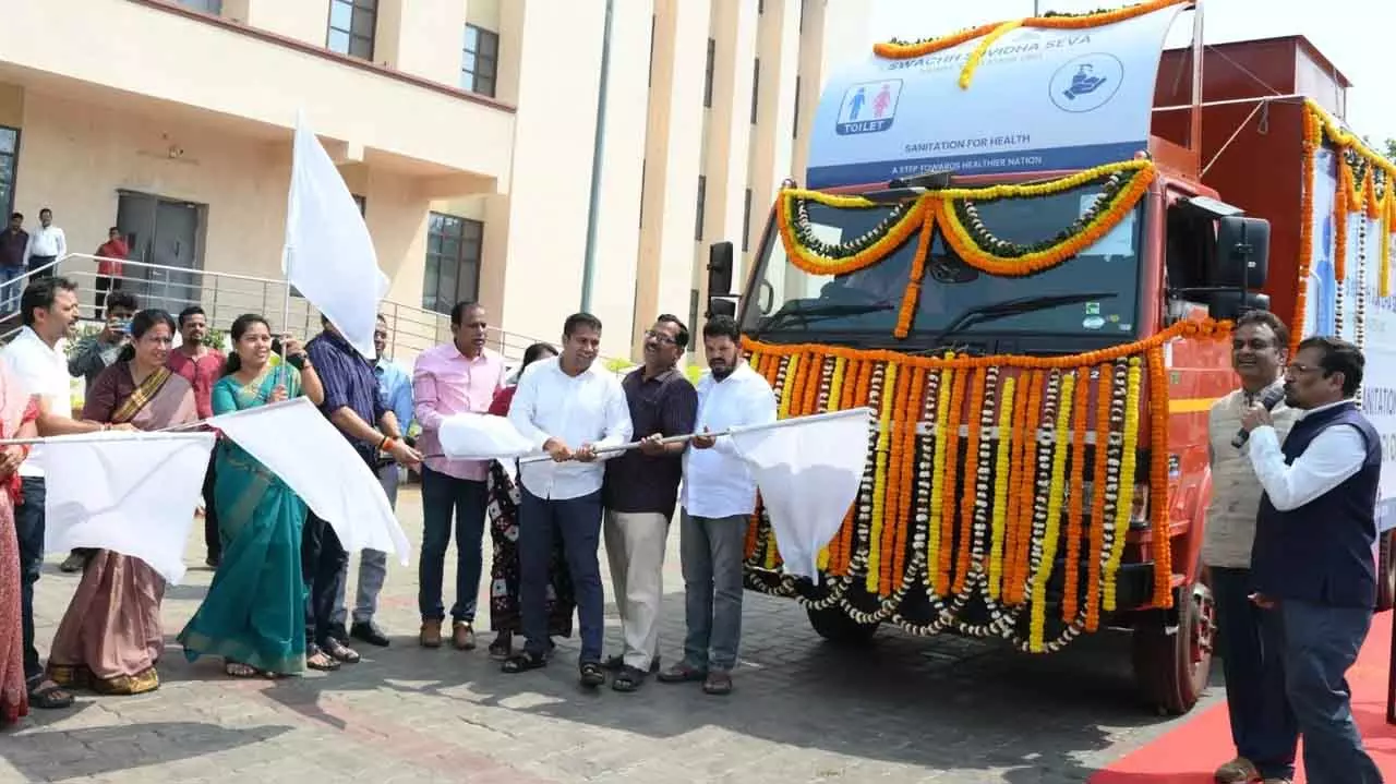 BMC और जिंदल फाउंडेशन ने ओडिशा की राजधानी में मोबाइल सैनिटेशन यूनिट लॉन्च की BMC और जिंदल फाउंडेशन ने ओडिशा की राजधानी में मोबाइल सैनिटेशन यूनिट लॉन्च की