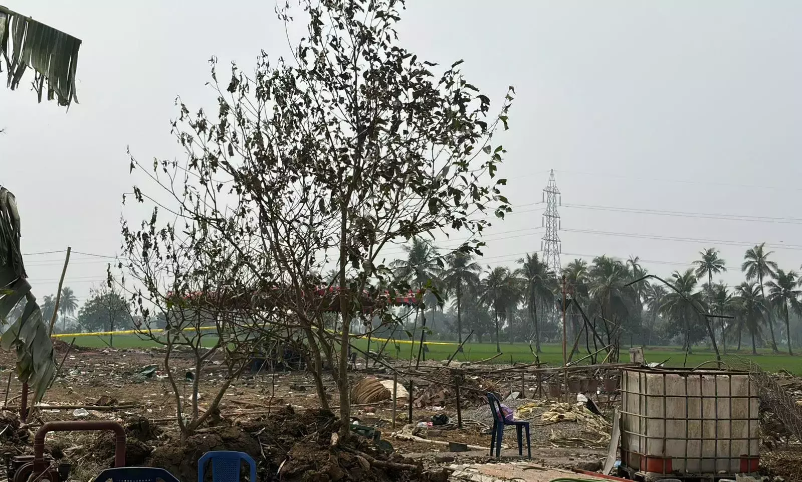 पटाखा विस्फोट: धान के खेत में महिला का सिर मिला पटाखा विस्फोट: धान के खेत में महिला का सिर मिला