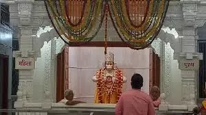 Lucknow: सूतक काल लगते ही हनुमान सेतु मंदिर के कपाट बंद Lucknow: सूतक काल लगते ही हनुमान सेतु मंदिर के कपाट बंद