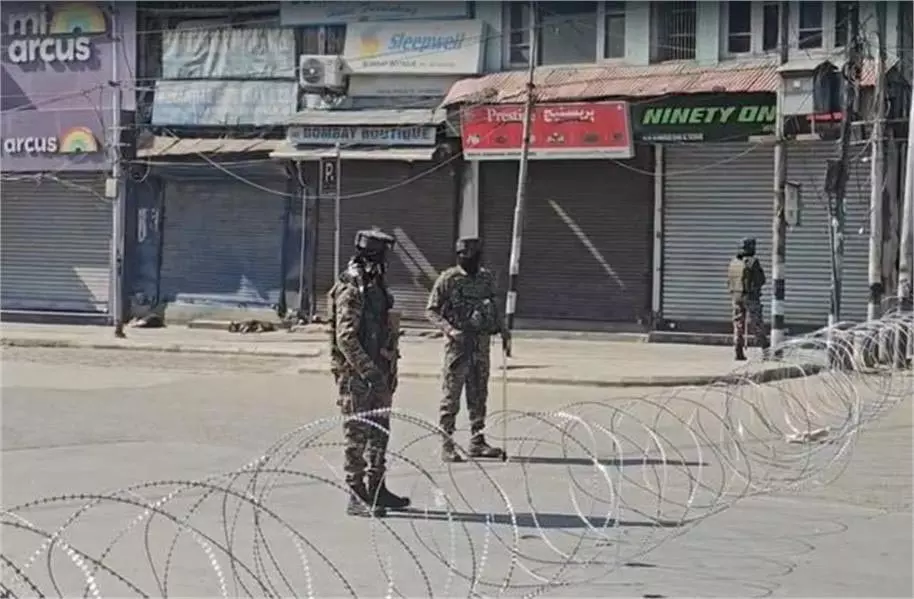 Jammu-Kashmir: सभी जिलों में सख्त पाबंदियों के आदेश जारी Jammu-Kashmir: सभी जिलों में सख्त पाबंदियों के आदेश जारी