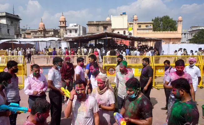 Sambhal: 68 तीर्थ स्थलों पर विशेष आयोजन की तैयारी Sambhal: 68 तीर्थ स्थलों पर विशेष आयोजन की तैयारी