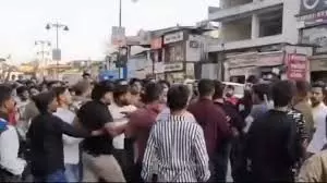 Dehradun:होली में गुब्बारे मारने को लेकर दो पक्षों में जमकर हुई मारपीट Dehradun:होली में गुब्बारे मारने को लेकर दो पक्षों में जमकर हुई मारपीट