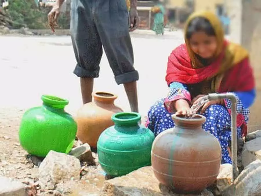 Karnataka: पूरे राज्य में तेज़ गर्मी, पीने के पानी की कमी Karnataka: पूरे राज्य में तेज़ गर्मी, पीने के पानी की कमी