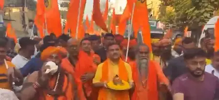 पश्चिम बंगाल: विपक्ष के नेता सुवेंदु अधिकारी ने भवानीपुर में डोल उत्सव मनाया पश्चिम बंगाल: विपक्ष के नेता सुवेंदु अधिकारी ने भवानीपुर में डोल उत्सव मनाया