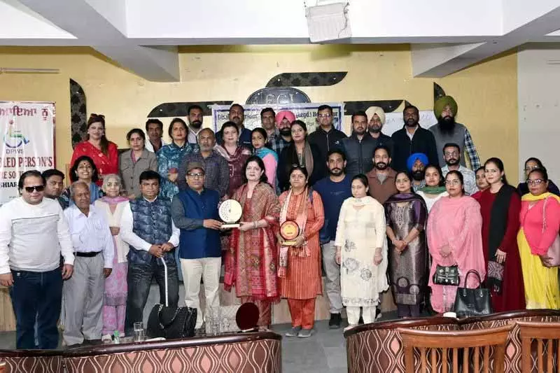 Hoshiarpur Seminar में टीचर्स के लिए ब्रेल एजुकेशन पर फोकस किया गया Hoshiarpur Seminar में टीचर्स के लिए ब्रेल एजुकेशन पर फोकस किया गया