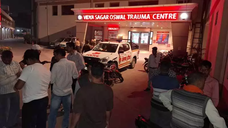 Fauji Colony में गोलीबारी में एक व्यक्ति घायल Fauji Colony में गोलीबारी में एक व्यक्ति घायल