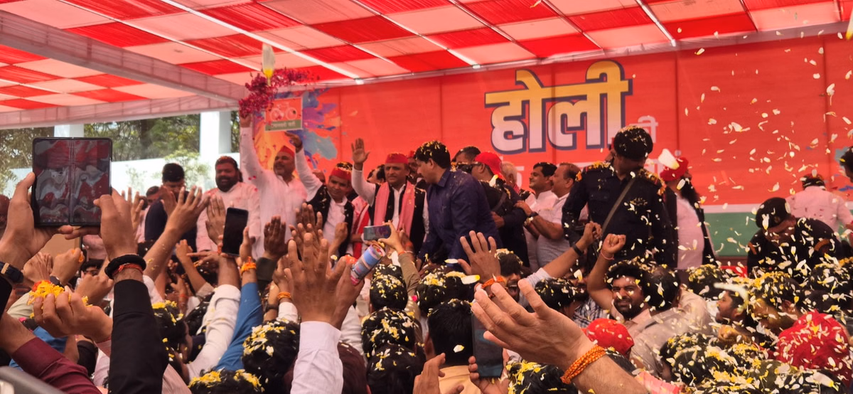 Etawah: सैफई में होली से सजा माहौल Etawah: सैफई में होली से सजा माहौल