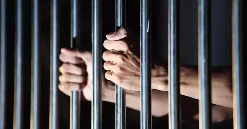 Pune: पुलिस ने सीनियर सिटिजन को टारगेट करके ₹10.74 करोड़ के डिजिटल अरेस्ट स्कैम में दो को अरेस्ट किया Pune: पुलिस ने सीनियर सिटिजन को टारगेट करके ₹10.74 करोड़ के डिजिटल अरेस्ट स्कैम में दो को अरेस्ट किया