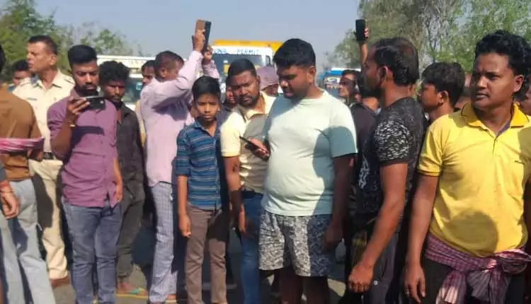 Mayurbhanj में हाथी के हमले में बुजुर्ग की मौत, नेशनल हाईवे जाम Mayurbhanj में हाथी के हमले में बुजुर्ग की मौत, नेशनल हाईवे जाम
