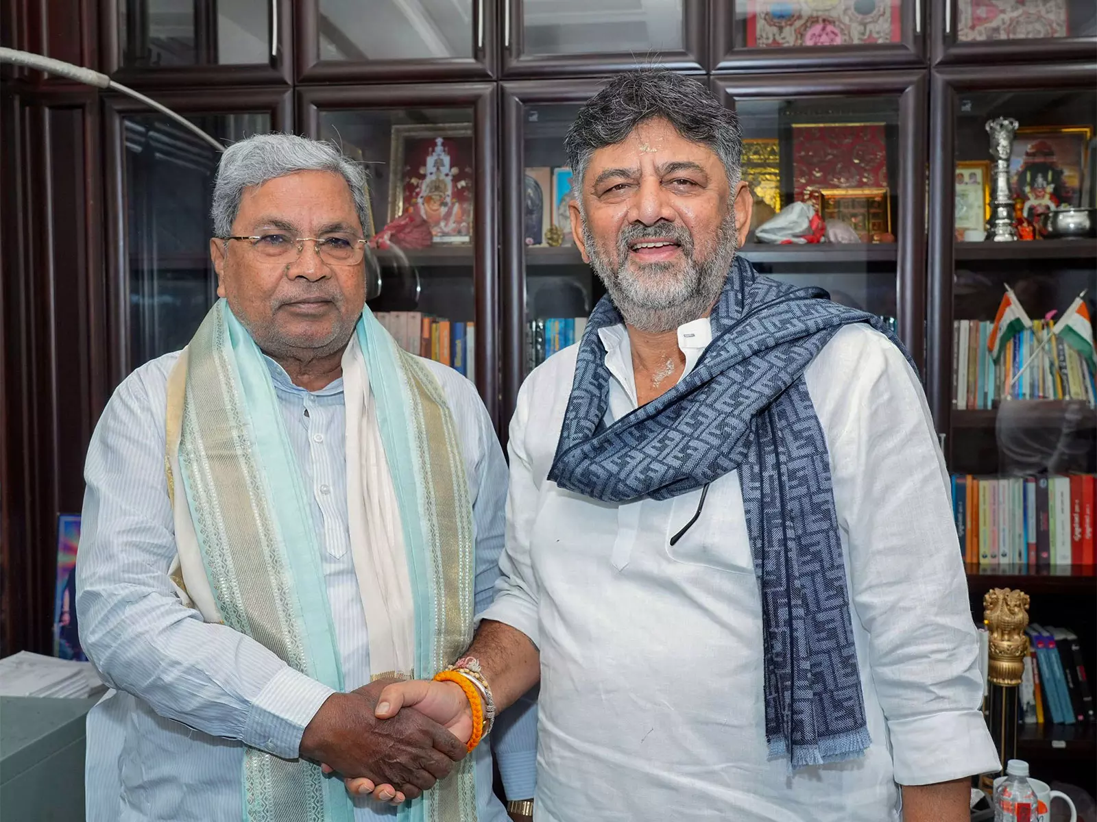 कर्नाटक के CM सिद्धारमैया ने फोन टैपिंग के आरोपों को गलत बताया, BJP और JD(S) पर निशाना साधा कर्नाटक के CM सिद्धारमैया ने फोन टैपिंग के आरोपों को गलत बताया, BJP और JD(S) पर निशाना साधा