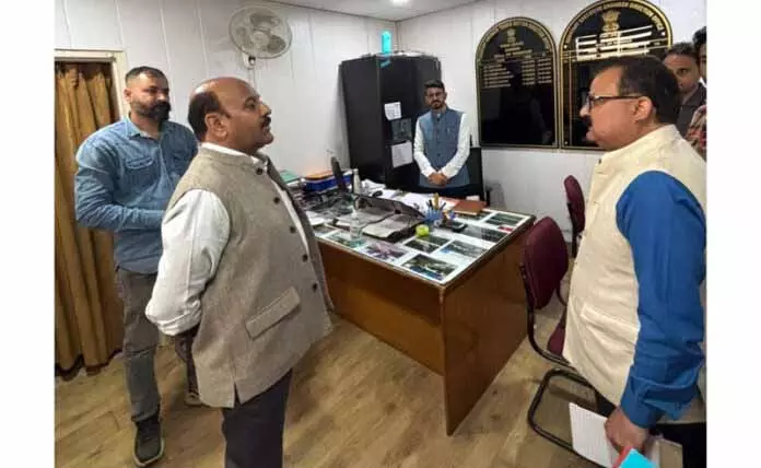 उपमुख्यमंत्री ने मुख्य अभियंता PWD कार्यालय का औचक निरीक्षण किया उपमुख्यमंत्री ने मुख्य अभियंता PWD कार्यालय का औचक निरीक्षण किया