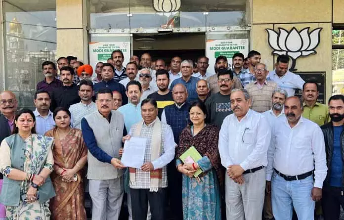 5 गांवों के प्रतिनिधिमंडल ने Sat Sharma से मुलाकात की, रेलवे ट्रैक पर ओवरब्रिज की मांग की 5 गांवों के प्रतिनिधिमंडल ने Sat Sharma से मुलाकात की, रेलवे ट्रैक पर ओवरब्रिज की मांग की