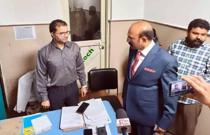 विधायक मोहन लाल ने SDH Akhnoor में स्वास्थ्य सेवाओं की समीक्षा की विधायक मोहन लाल ने SDH Akhnoor में स्वास्थ्य सेवाओं की समीक्षा की