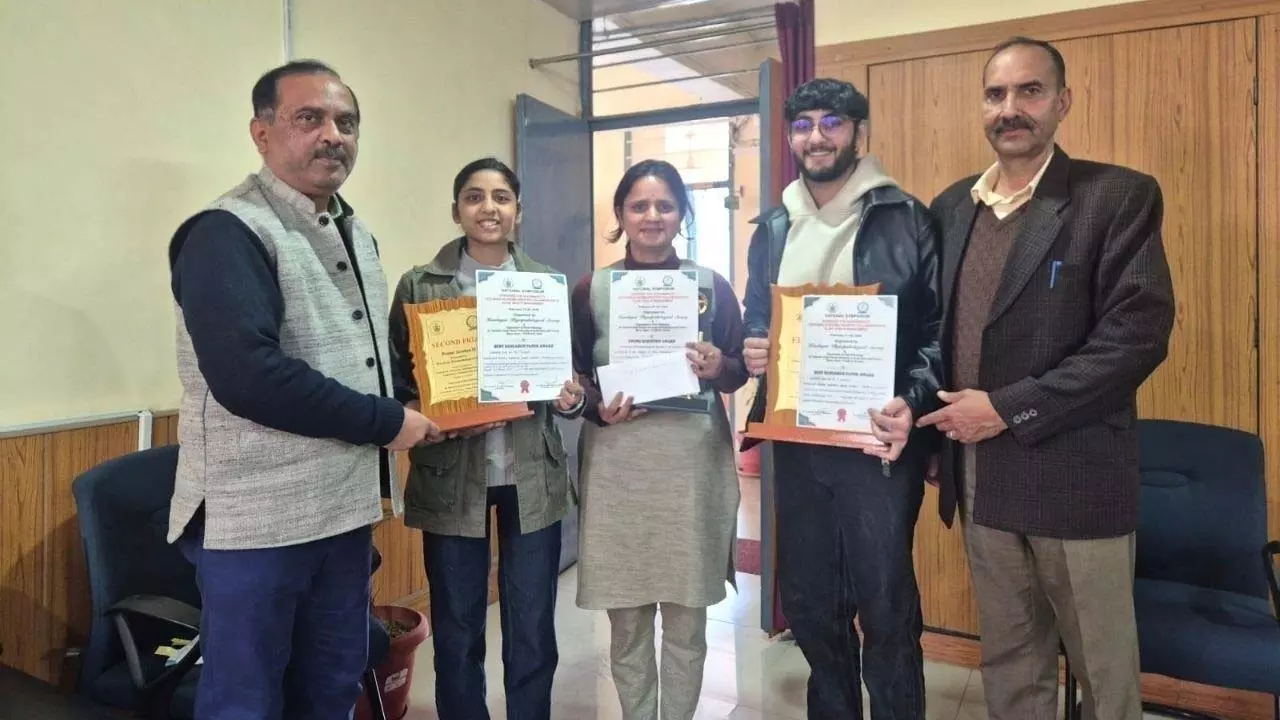 नौणी की राष्ट्रीय संगोष्ठी में पालमपुर कृषि विश्वविद्यालय ने शोध और प्रतिभा से जीता सम्मान नौणी की राष्ट्रीय संगोष्ठी में पालमपुर कृषि विश्वविद्यालय ने शोध और प्रतिभा से जीता सम्मान