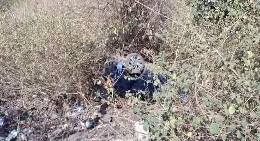 MP : डुमना एयरपोर्ट रोड पर तेज रफ्तार कार के खंभे से टकराकर खाई में गिरने से चार दोस्त घायल MP : डुमना एयरपोर्ट रोड पर तेज रफ्तार कार के खंभे से टकराकर खाई में गिरने से चार दोस्त घायल