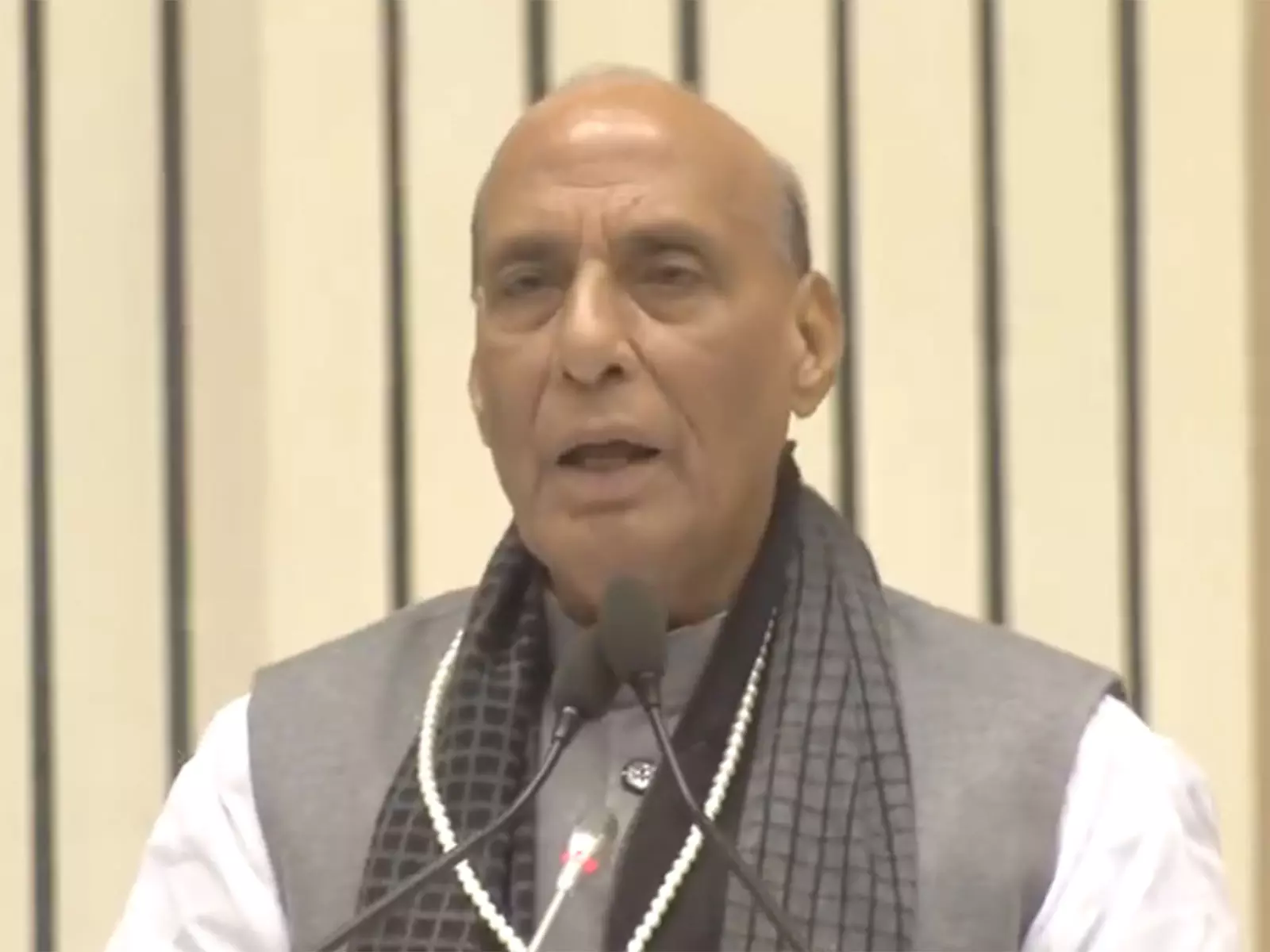 PIB ने पश्चिम एशिया संघर्ष के दौरान राजनाथ सिंह के इजराइल को समर्थन देने वाले एडिटेड वीडियो को गलत बताया PIB ने पश्चिम एशिया संघर्ष के दौरान राजनाथ सिंह के इजराइल को समर्थन देने वाले एडिटेड वीडियो को गलत बताया