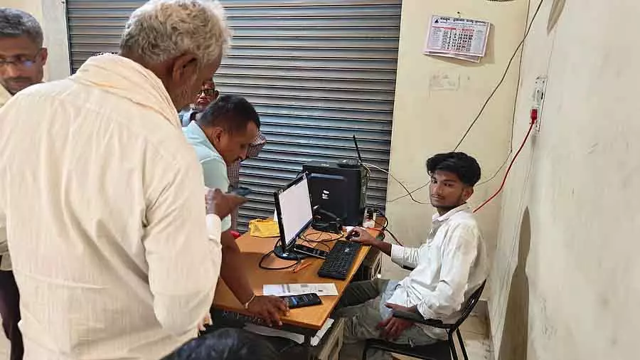 E-KYC: सर्वर की कमी के कारण परेशानी E-KYC: सर्वर की कमी के कारण परेशानी