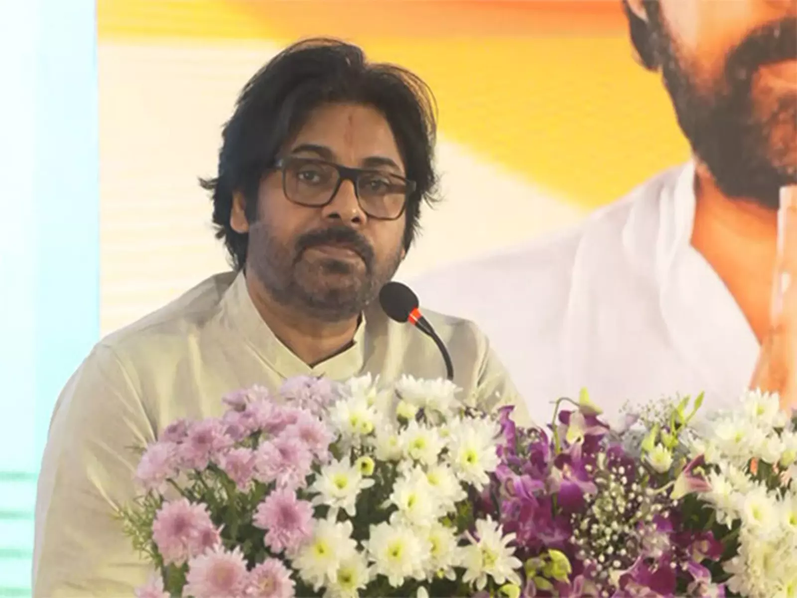 Pawan Kalyan ने प्रोजेक्ट हनुमान लॉन्च किया, जिसका मकसद इंसान-जानवरों के बीच टकराव को सुलझाना Pawan Kalyan ने प्रोजेक्ट हनुमान लॉन्च किया, जिसका मकसद इंसान-जानवरों के बीच टकराव को सुलझाना