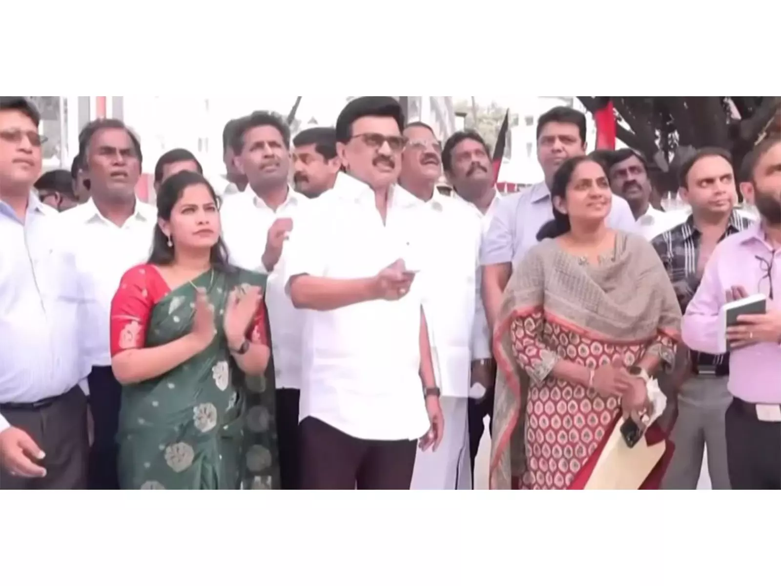 तमिलनाडु: CM एमके स्टालिन ने चेन्नई में क्रिएटिव सेंटर्स वाली नौ मॉडर्न लाइब्रेरी का किया उद्घाटन तमिलनाडु: CM एमके स्टालिन ने चेन्नई में क्रिएटिव सेंटर्स वाली नौ मॉडर्न लाइब्रेरी का किया उद्घाटन