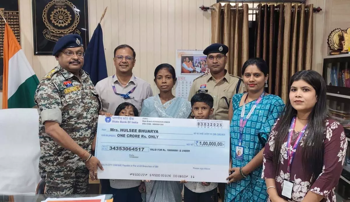 आरक्षक की पत्नी को निःशुल्क पुलिस सैलरी पैकेज के तहत मिला 1 करोड़ रूपए आरक्षक की पत्नी को निःशुल्क पुलिस सैलरी पैकेज के तहत मिला 1 करोड़ रूपए