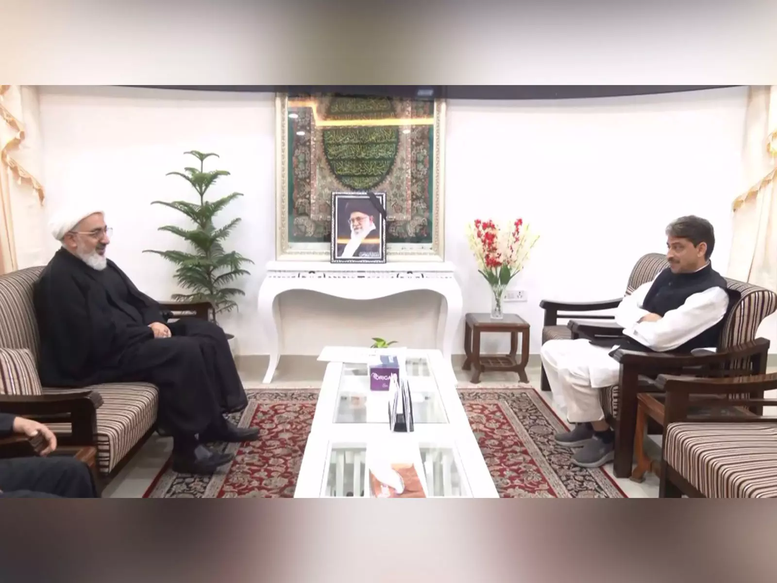 खामेनेई हत्या पर सोनिया गांधी के सवाल के बाद कांग्रेस MP इमरान मसूद ने ईरानी प्रतिनिधि से की मुलाकात खामेनेई हत्या पर सोनिया गांधी के सवाल के बाद कांग्रेस MP इमरान मसूद ने ईरानी प्रतिनिधि से की मुलाकात