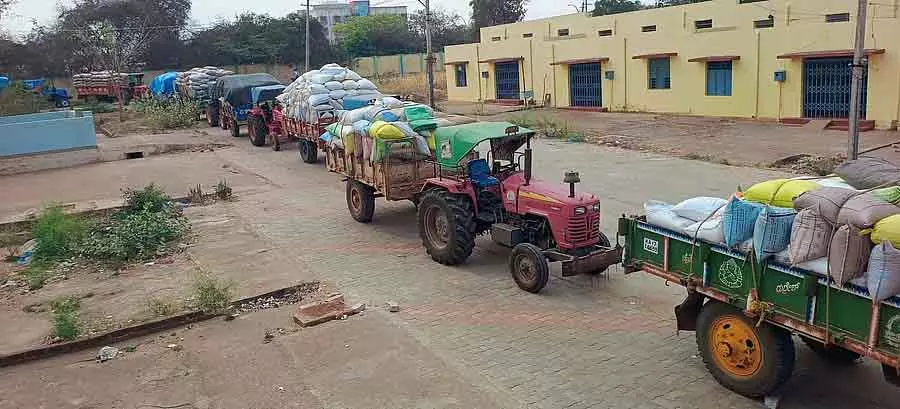 Jagalur : बाजरा बेचकर किसान थक गए हैं Jagalur : बाजरा बेचकर किसान थक गए हैं