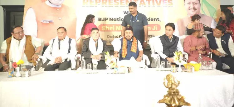 BJP के राष्ट्रीय अध्यक्ष ने सिलीगुड़ी में प्रमुख गोरखा नागरिकों से बातचीत की BJP के राष्ट्रीय अध्यक्ष ने सिलीगुड़ी में प्रमुख गोरखा नागरिकों से बातचीत की