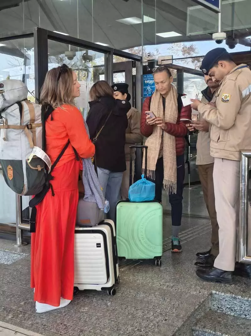 Himachal: युद्ध के बादल मंडरा रहे हैं, धर्मकोट ‘मिनी इज़राइल’ का भविष्य अनिश्चित है Himachal: युद्ध के बादल मंडरा रहे हैं, धर्मकोट ‘मिनी इज़राइल’ का भविष्य अनिश्चित है
