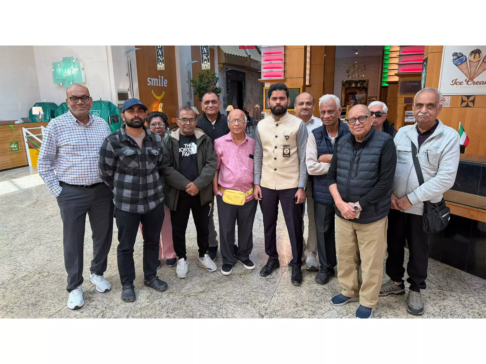 UAE एयरस्पेस बंद के बीच फ्लाइट्स में रुकावट, भारतीय मिशन और एयरलाइन ने उठाए कदम UAE एयरस्पेस बंद के बीच फ्लाइट्स में रुकावट, भारतीय मिशन और एयरलाइन ने उठाए कदम