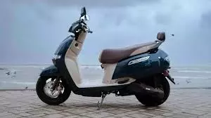 TVS Motor की EV सेल्स में धूम, बेचे सबसे ज्यादा इलेक्ट्रिक टूव्हीलर, Ola फिसली 7वें नम्बर पर TVS Motor की EV सेल्स में धूम, बेचे सबसे ज्यादा इलेक्ट्रिक टूव्हीलर, Ola फिसली 7वें नम्बर पर
