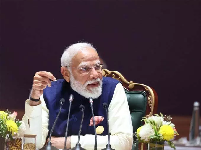 48 घंटे में 8 पश्चिम एशियाई देशों के नेताओं से PM Modi की बातचीत 48 घंटे में 8 पश्चिम एशियाई देशों के नेताओं से PM Modi की बातचीत