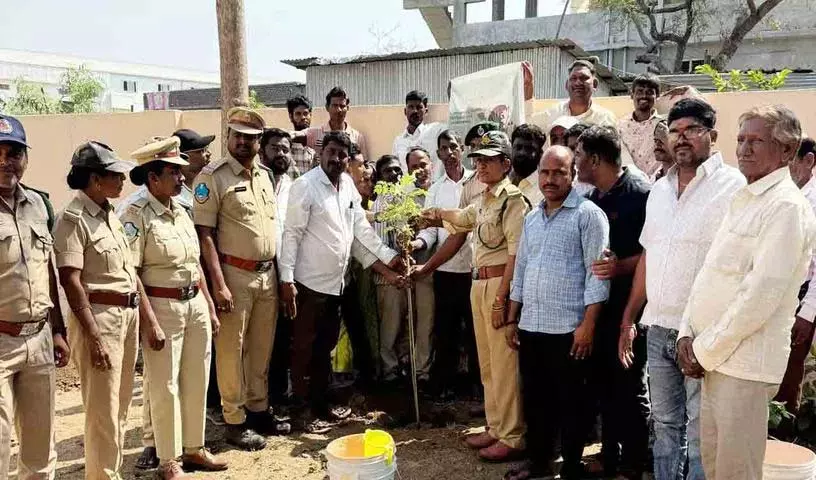 Forest Officers कहते हैं कि वन वन्यजीवों की सुरक्षा का आधार हैं Forest Officers कहते हैं कि वन वन्यजीवों की सुरक्षा का आधार हैं