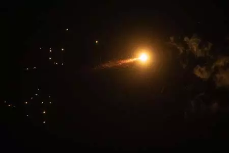 WORLD WAR: अमेरिका सेना का दावा, अंधाधुंध मिसाइलें दाग रहा ईरान WORLD WAR: अमेरिका सेना का दावा, अंधाधुंध मिसाइलें दाग रहा ईरान