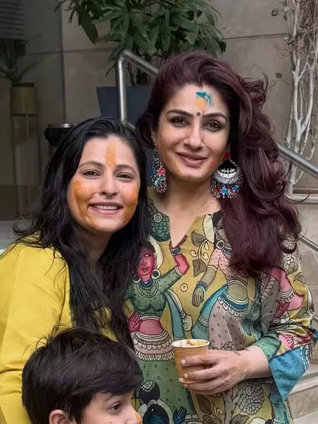 Raveena Tandon से लेकर शबाना आजमी-जावेद अख्तर तक, सितारों ने दोस्तों संग मनाया जश्न Raveena Tandon से लेकर शबाना आजमी-जावेद अख्तर तक, सितारों ने दोस्तों संग मनाया जश्न