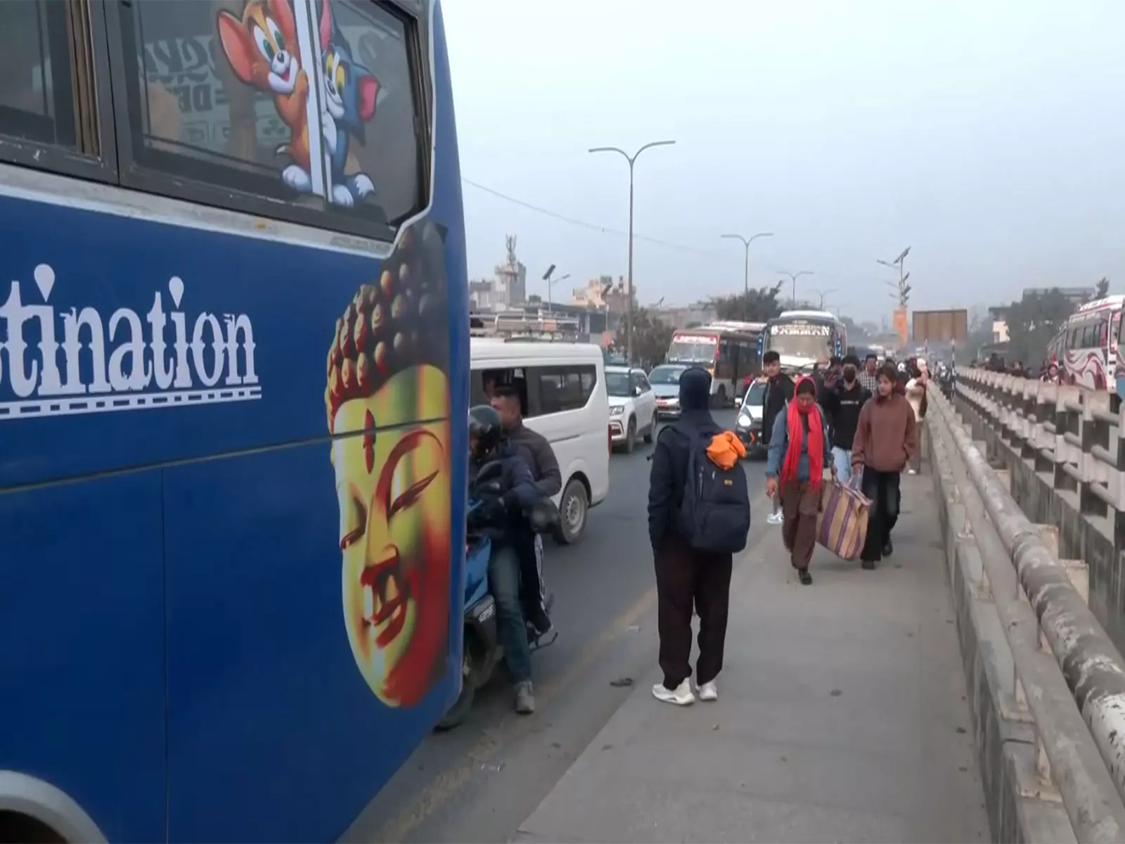 Nepal: मतदान का दिन करीब आते ही हज़ारों वोटर काठमांडू से घर की ओर रवाना हुए Nepal: मतदान का दिन करीब आते ही हज़ारों वोटर काठमांडू से घर की ओर रवाना हुए