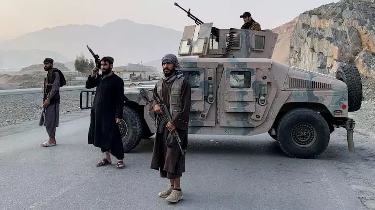 पाकिस्तान बॉर्डर पर झड़पें तेज़ होने से Taliban nnnnने माहौल गरमा दिया पाकिस्तान बॉर्डर पर झड़पें तेज़ होने से Taliban nnnnने माहौल गरमा दिया