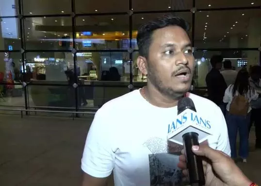 Dubai में इजरायल‑ईरान संघर्ष के बीच फंसे भारतीयों की वापसी पर परिवारों की भावनात्मक राहत Dubai में इजरायल‑ईरान संघर्ष के बीच फंसे भारतीयों की वापसी पर परिवारों की भावनात्मक राहत