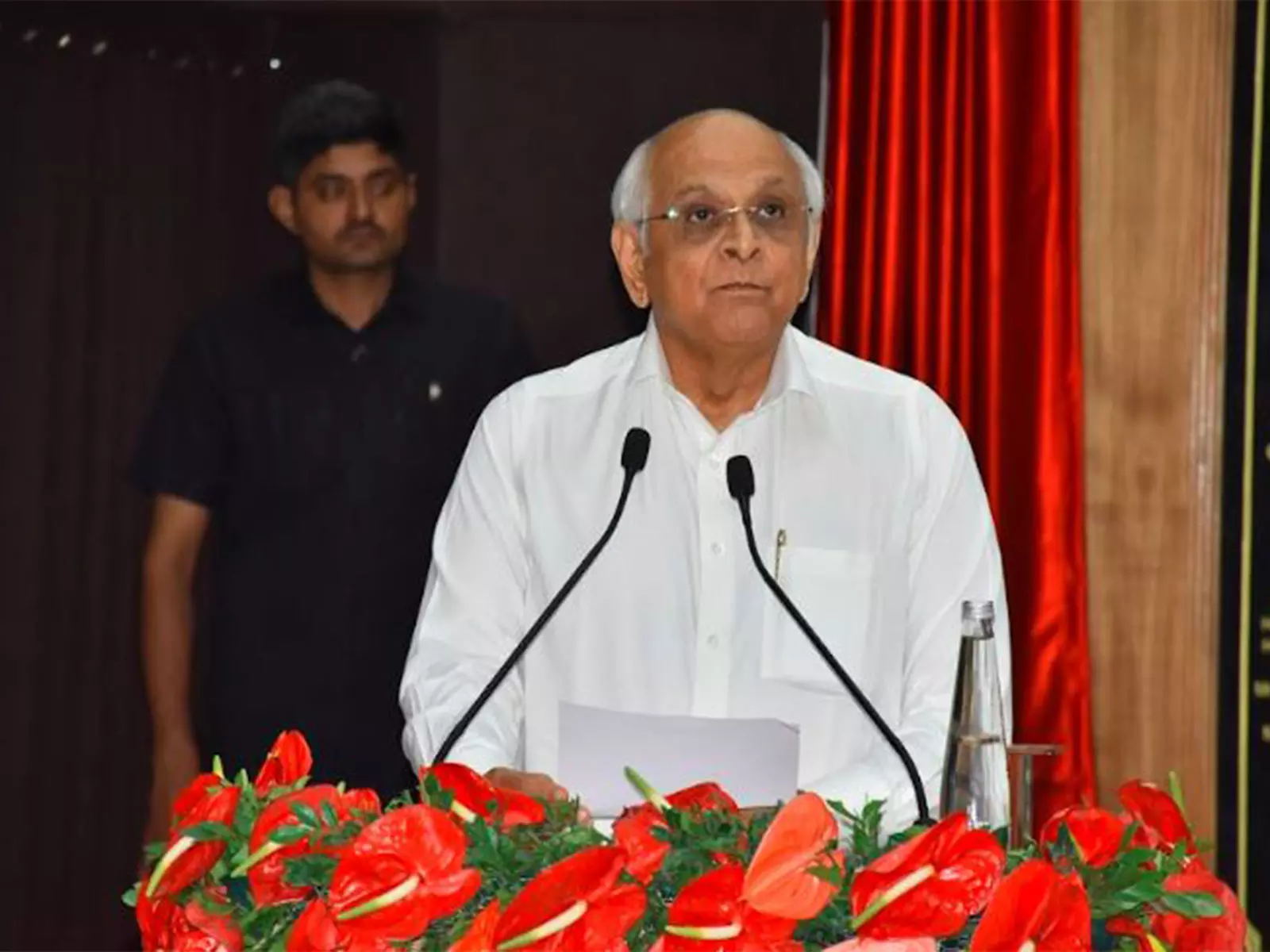 गुजरात के CM भूपेंद्र पटेल ने होली-धुलेटी के त्योहार पर लोगों को शुभकामनाएं दीं गुजरात के CM भूपेंद्र पटेल ने होली-धुलेटी के त्योहार पर लोगों को शुभकामनाएं दीं