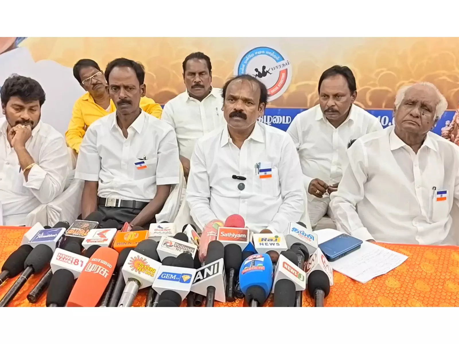 छह सीटें जमा कीं, हमें AIADMK से चार सीटों की उम्मीद है: PBK के जगनमूर्ति ने TN विधानसभा चुनावों पर कहा छह सीटें जमा कीं, हमें AIADMK से चार सीटों की उम्मीद है: PBK के जगनमूर्ति ने TN विधानसभा चुनावों पर कहा