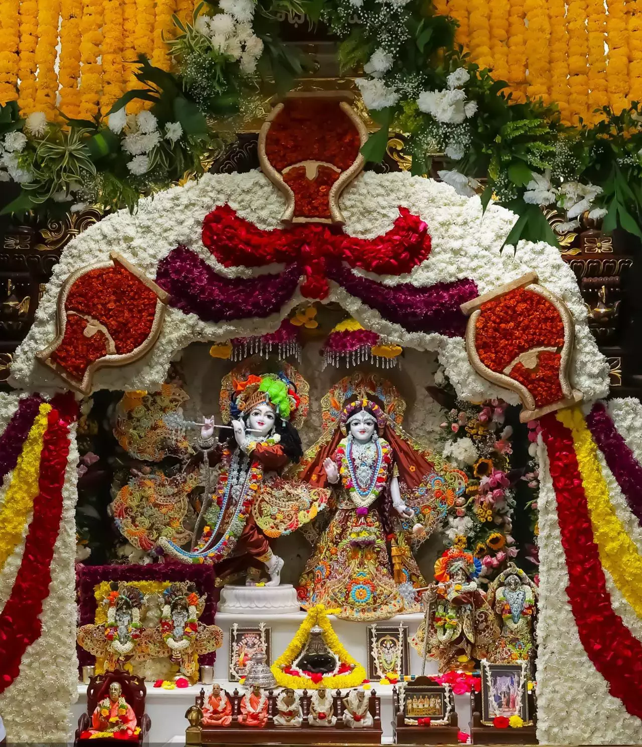 बंजारा हिल्स के हरे कृष्ण स्वर्ण Temple में गौरा पूर्णिमा मनाई गई बंजारा हिल्स के हरे कृष्ण स्वर्ण Temple में गौरा पूर्णिमा मनाई गई